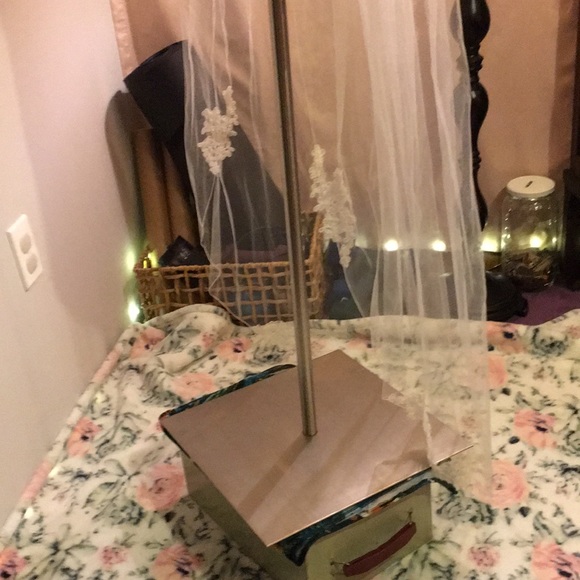 Wedding Veil with Embroidered Details - Picture 8 of 9